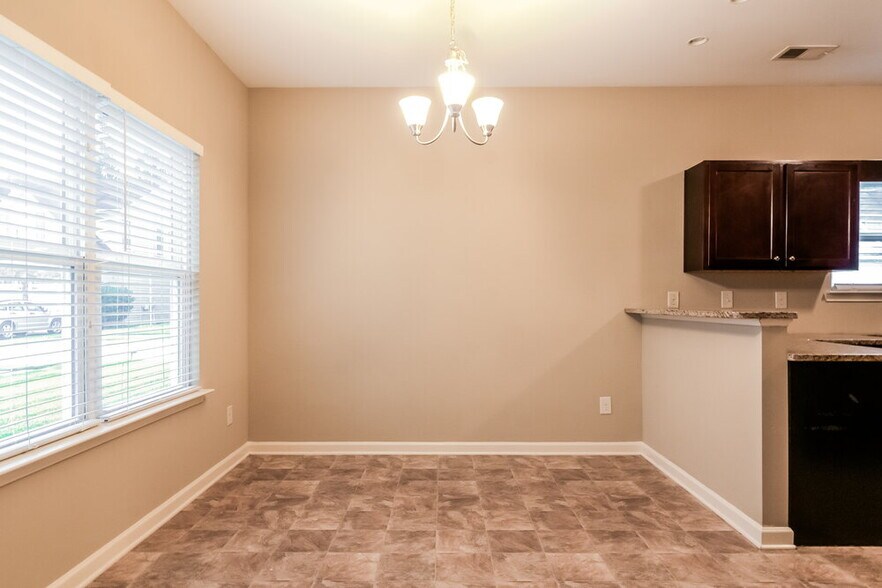 Building Photo - 107 Crescent Woode Way