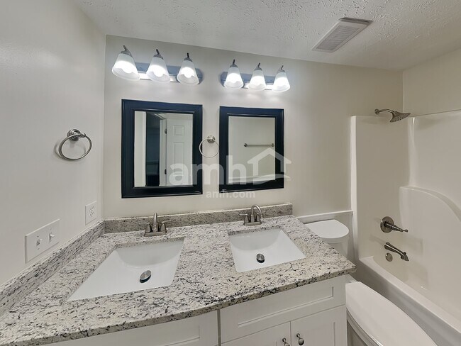 Building Photo - 2219 Brick Way