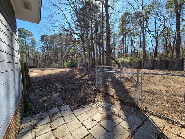 Building Photo - 6172 Lakeway Dr