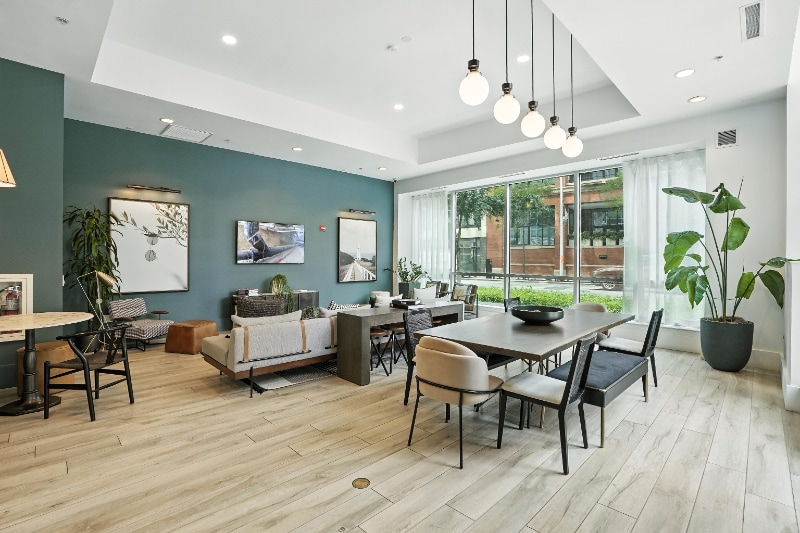 Building Photo - 438 W Huron St