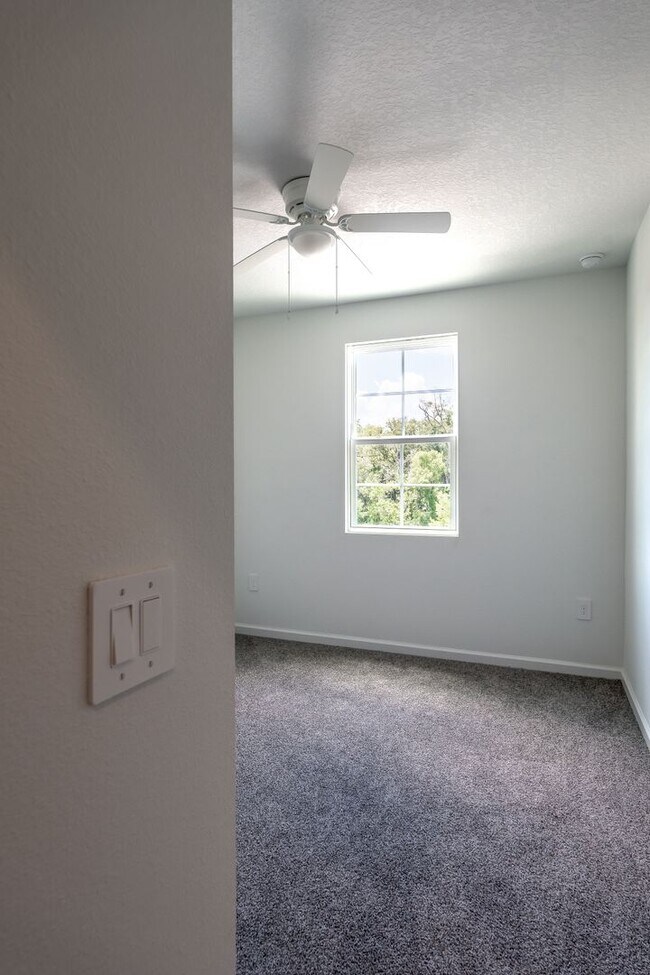 Building Photo - 5347 Vista Lago Dr