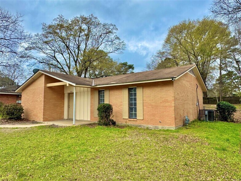 Building Photo - 523 Placid Dr