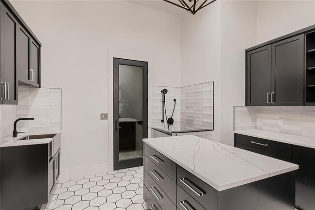 Building Photo - 6008 Lantern View Dr