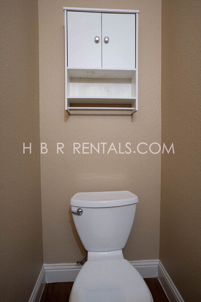 Building Photo - Charming Corner Haven: 3BR/2.5BA with Modern Upgrades in Tracy, CA