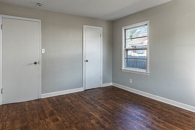 Building Photo - 112 Dawn Ave