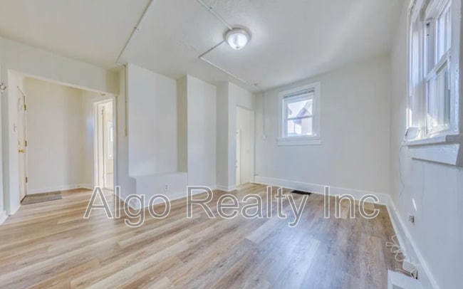 Building Photo - 838 41st Ave NE