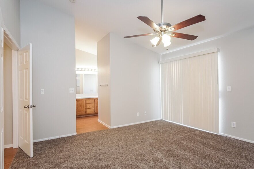 Building Photo - 4705 Wild Oak Way