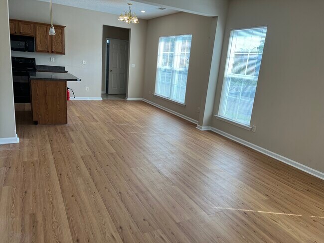 Building Photo - 645 Greenlaw Pl