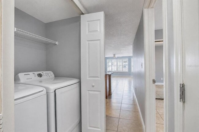 Building Photo - 2739 N Poinciana Blvd