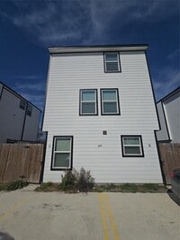 Building Photo - 6315 Sandra St