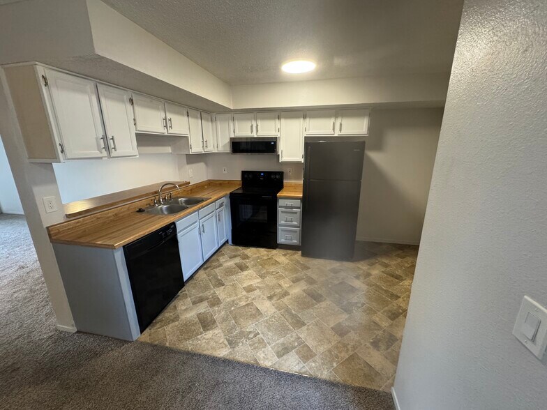 Building Photo - 7545 Banner Ct