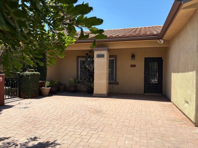 Building Photo - Spectacular-Remodeled 4-Bedroom Home with Pool, Spa, + 600 sqft Bonus Space in lovely Sylmar neig...