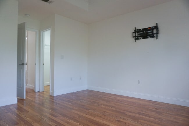 Building Photo - 127 Bronze Cir