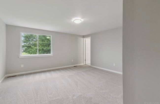 Building Photo - 6879 Brookshire Dr