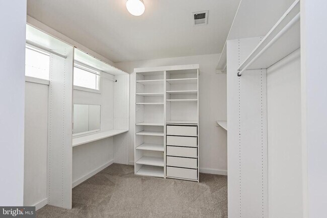 Building Photo - 445 Springvale Rd
