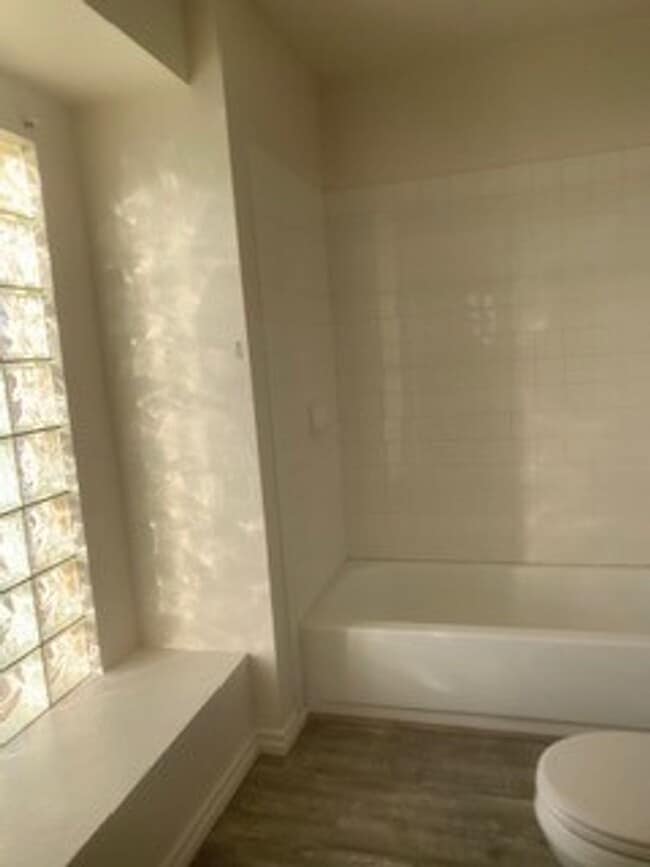 Building Photo - Updated 2 bedroom unit in Colorado Bay!!