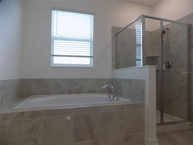 Building Photo - 1713 Chatsworth Cir