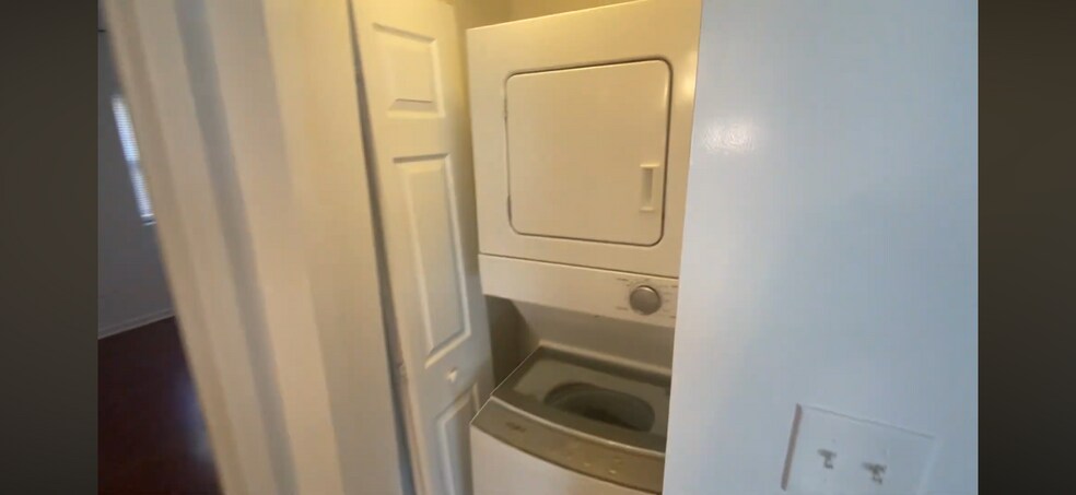 Building Photo - 2530 W Fitch Ave