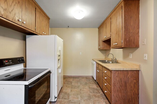 Building Photo - 4945-4945 Sheridan Ave S