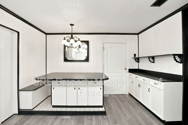 Building Photo - 12300 SE 128th Ct