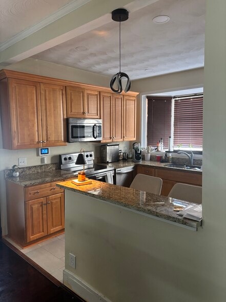 Building Photo - 2595 Waverly Way