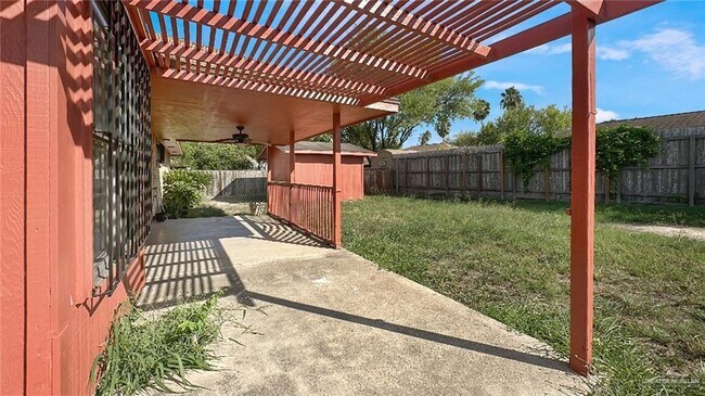 Building Photo - 14 Hummingbird Ave