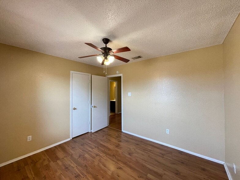Building Photo - 2806 Derby Dr