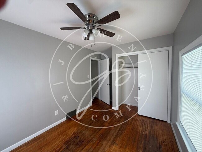 Building Photo - 2057 Wyndhurst Rd