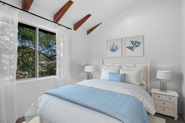 Building Photo - 631 3rd St