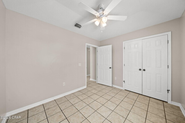 Building Photo - 615 Poinsettia Ct