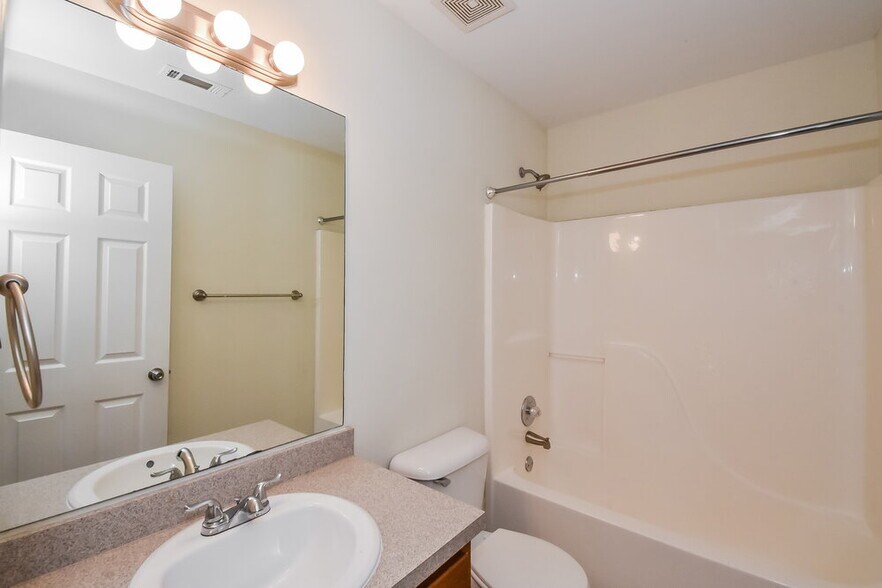 Building Photo - 1440 Paddocks Ct