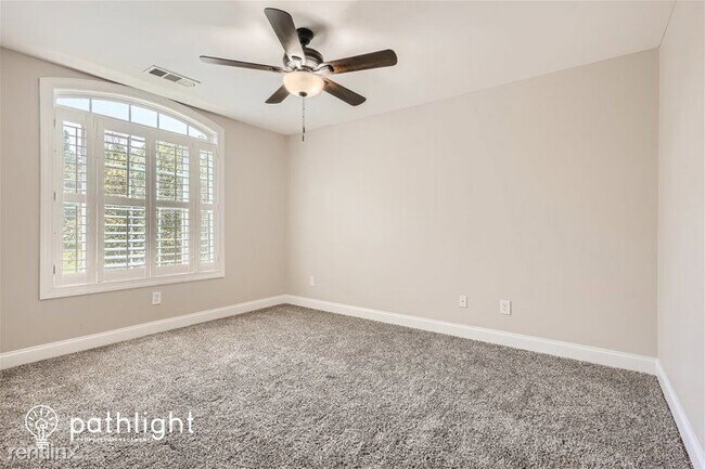 Building Photo - 6 br, 4 bath House - 102 Sandisfield Dr UNIT