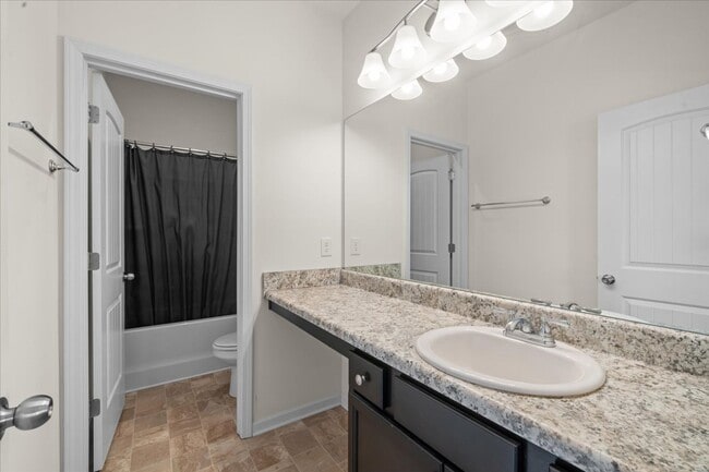 Building Photo - 1407 Red Hill Dr