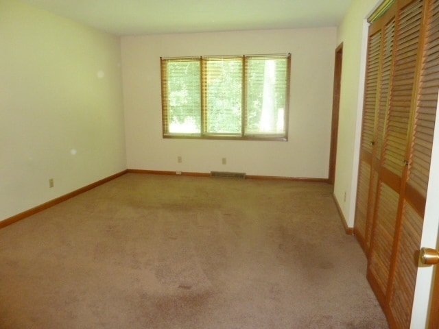 Building Photo - Walk to Campus! Incredible location, amazi...