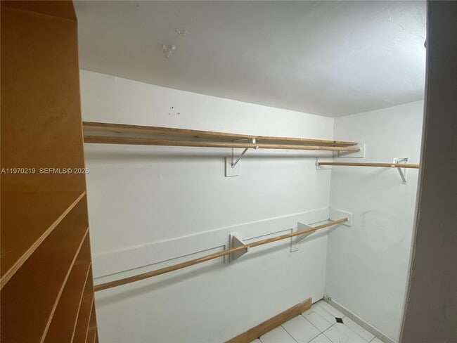 Building Photo - 3251 SW 67th Ave
