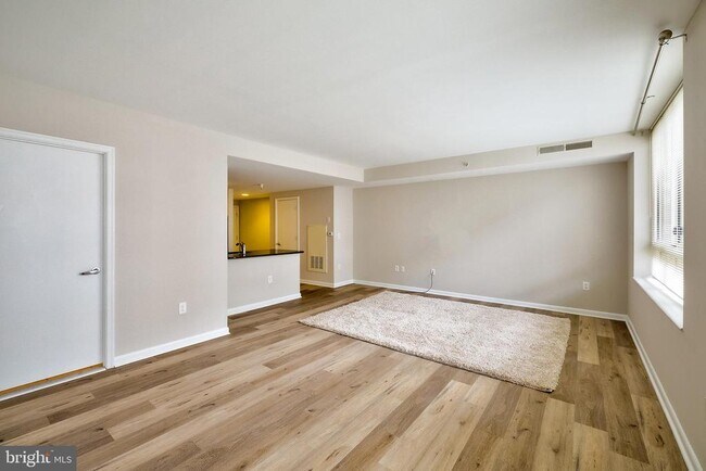 Building Photo - 355 I St SW