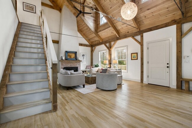 Building Photo - 320 Wainscott Harbor Rd