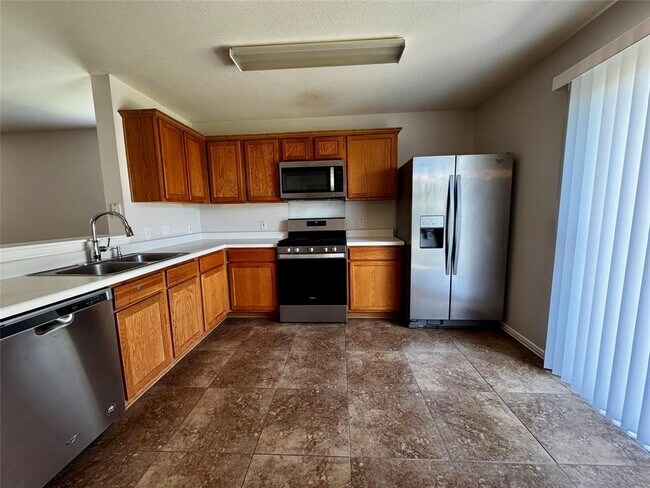 Building Photo - 14420 Cummins Way
