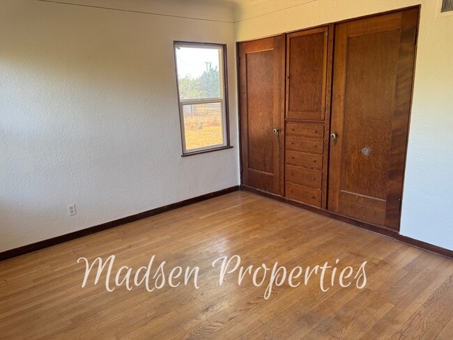 Building Photo - 3164 Burdick Rd