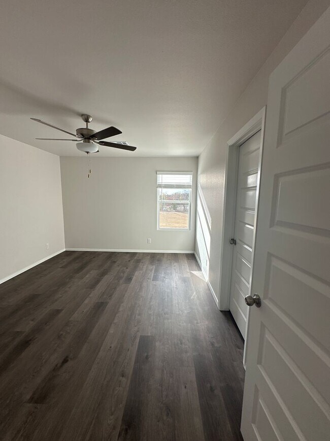 Building Photo - Preleasing Now Through 8/29! — Don’t Miss This Modern 3 Bed / 2 Bath Home in Claremore!