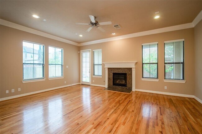 Building Photo - 2906 Royal Oaks Crest
