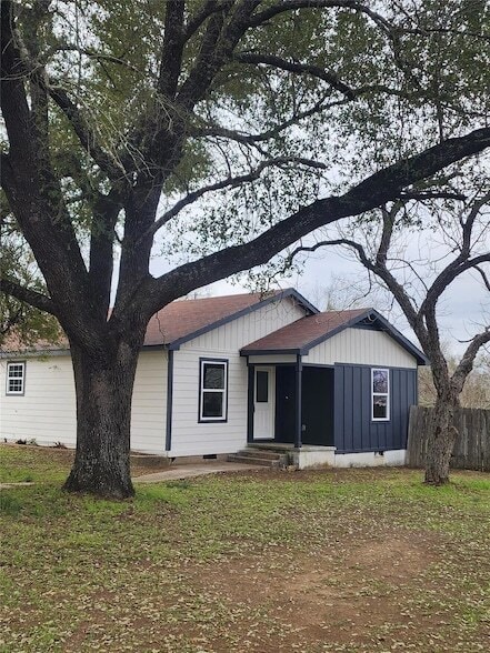 Building Photo - 928 E Cameron Ave