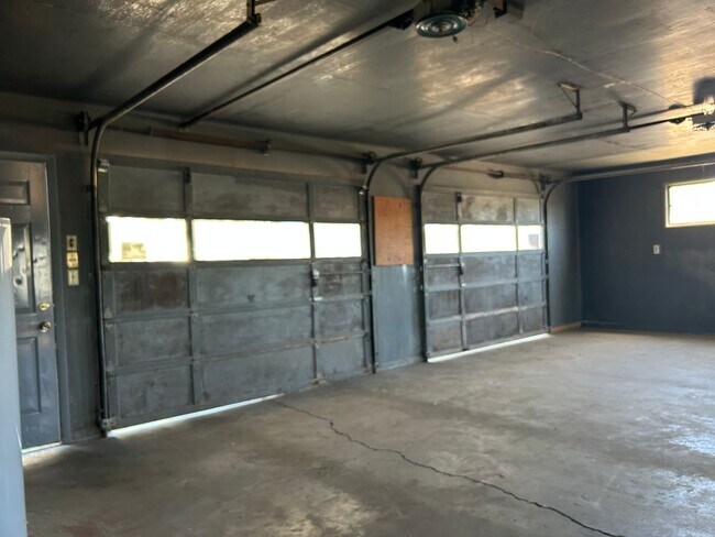 Building Photo - 1186 NE Alpine Ave