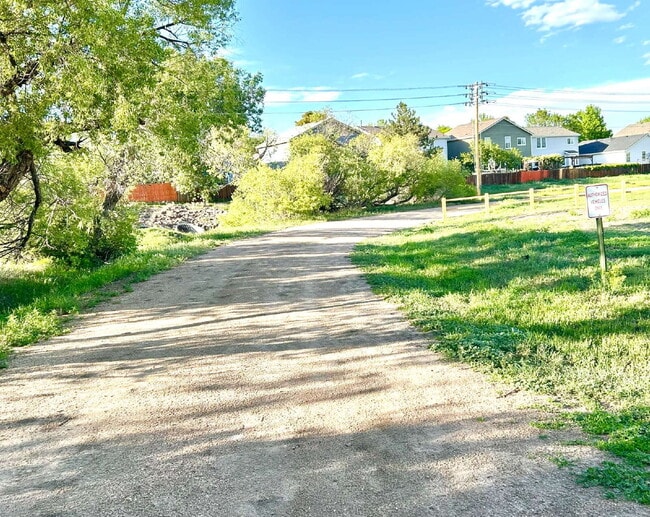Building Photo - AVAILABLE NOW! Charming Home in the Cottonwood Community!