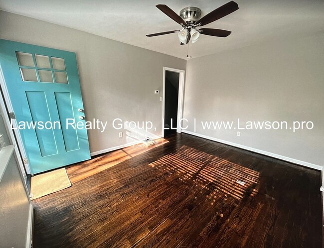 Building Photo - Two Bedroom Home in City of Salem