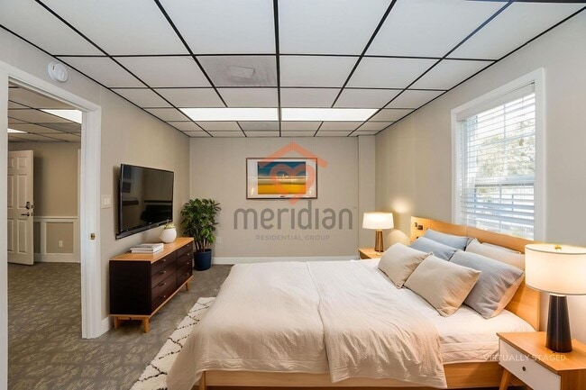 Building Photo - 1BR Furnished and All utilities included!