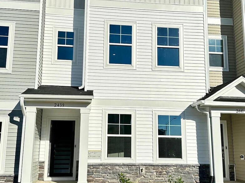 Building Photo - 2439 Kasota Ln