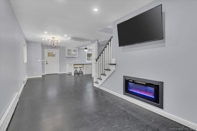 Building Photo - 21 Deepwood Dr