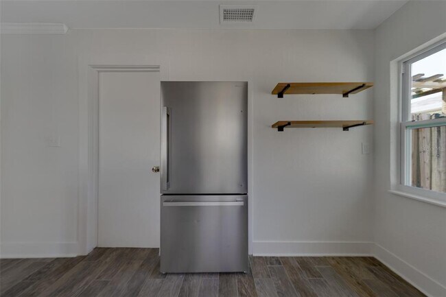 Building Photo - 315 82nd Ave