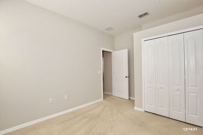 Building Photo - Beautiful 4/2 Home with a Spacious 2 Car G...